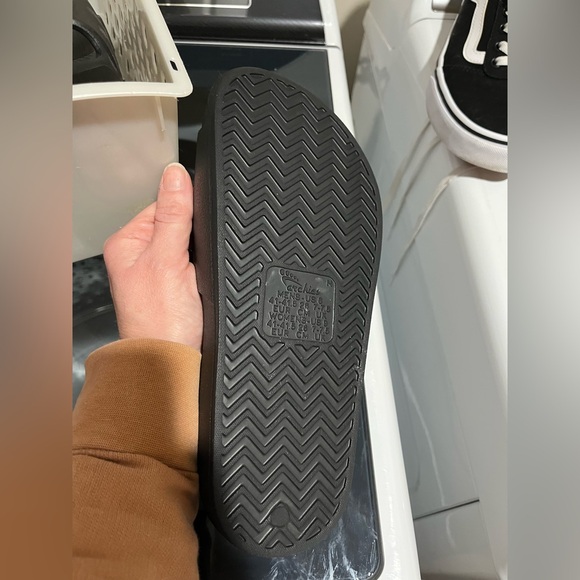 Archie’s Black Slides - Picture 6 of 7